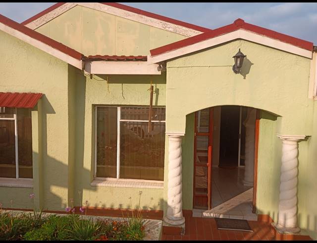 9 BEDROOM FREESTANDING FOR SALE IN KEMPTON PARK WEST